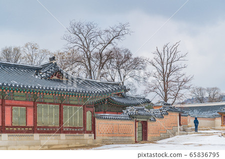 Korean traditional architecture, wintertime landscape of Korean palace 105 65836795