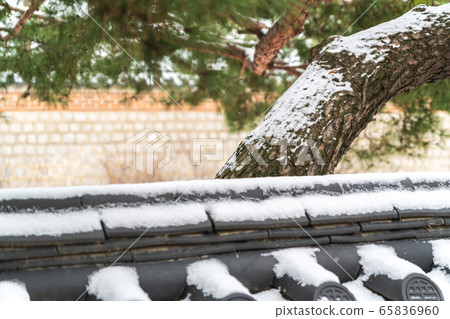 Korean traditional architecture, wintertime landscape of Korean palace 032 Korean traditional architecture, wintertime landscape of Korean palace 032 65836960