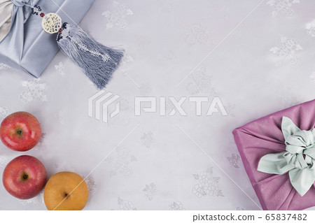 the Korean traditional wrapping cloth, refreshments and greeting card 071 the Korean traditional wrapping cloth, refreshments and greeting card 071 65837482