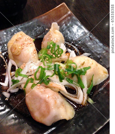 boiled gyoza  65838388