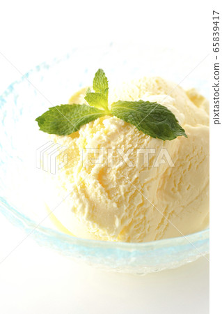 Vanilla Icecream 65839417