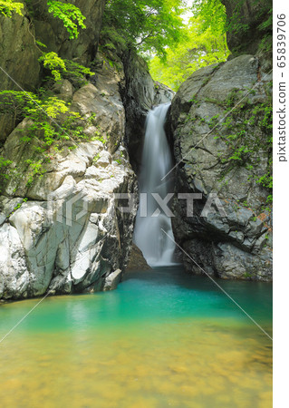 著名的瀑布一野香山梨市 65839706