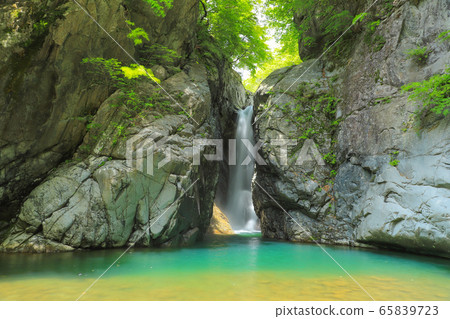The famous waterfall Ichino Kama Yamanashi city 65839723