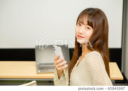 Beautiful woman  65843097