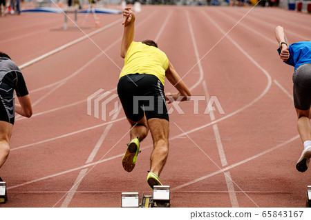 start runners sprinters 100 meters race 65843167