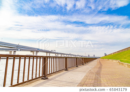 沿奧索拉河的路 65843179