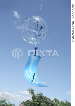 Goldfish wind chimes swaying against the blue sky Goldfish wind chimes swaying against the blue sky 65843204