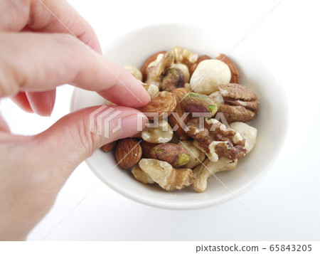 Mixed nuts Mixed nuts 65843205