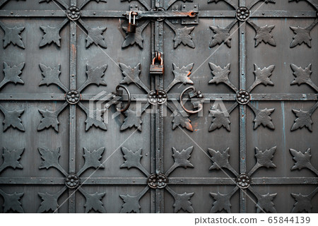 Old metal wrought iron doors 65844139