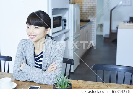 young woman young woman 65844256