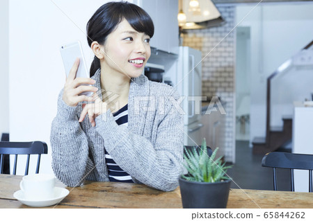 年輕的女士 65844262