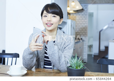 年輕的女士 65844264