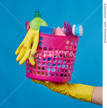 hand hold pink basket with washing sponges, rubber 65844929