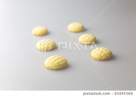 Melon bread 65845569