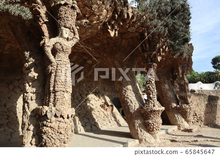 Guell Park Humanoid 65845647