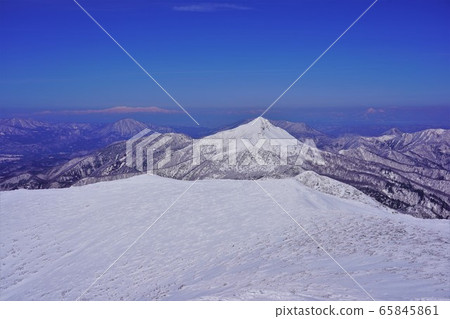 Mt. Akabusa and Iideyama from Mt. Mt. Akabusa and Iideyama from Mt. 65845861
