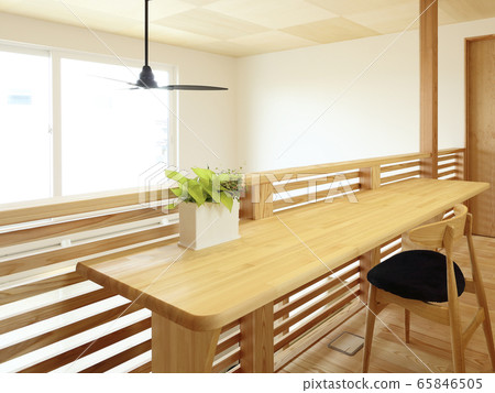 新房子的時尚二樓大廳形象 65846505