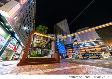 日本橫濱城市景觀緊急情況聲明宣布今天完全取消= 5月25日，橫濱站西出口 65847506