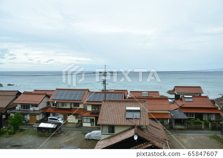 Sanin Main Line car window and surrounding scenery Sanin Main Line car window and surrounding scenery 65847607