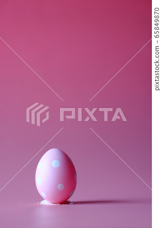 easter concept with egg on pink background. easter concept with egg on pink background. 65849870