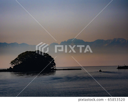 Tateyama mountain range haze in the sea mist 65853520