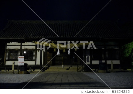 Shrine at night 65854225