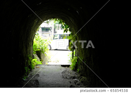 從孔內向外看的圖像材料 65854538