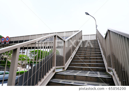 可以安全移動的人行天橋 65856200