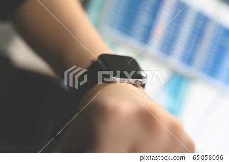觀看 手錶 手 65858096