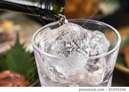 在岩石小酒館燒酒 在岩石小酒館燒酒 65859346