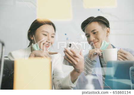 Cute scene moment - Doctor and nurse talking to Cute scene moment - Doctor and nurse talking to 65860134