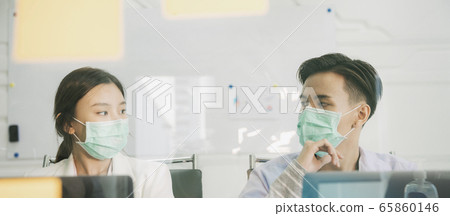 Working distancing in hospital. Working distancing in hospital. 65860146