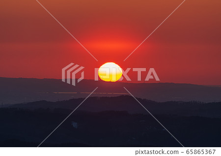 Setting sun Setting sun 65865367
