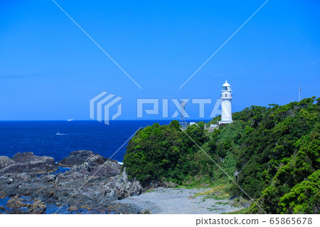 Shiono Misaki Lighthouse shining in the blue sky 65865678