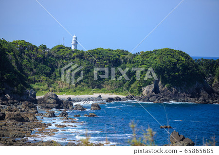 Shiono Misaki Lighthouse shining in the blue sky 65865685