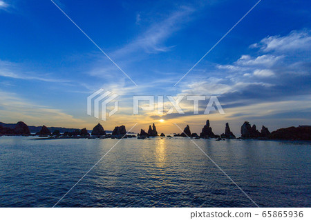 黎明的碼頭岩石 65865936