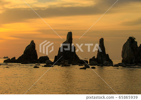 Dawn's pier rocks Dawn's pier rocks 65865939