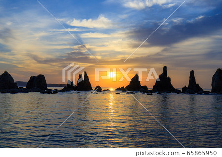 Dawn's pier rocks 65865950