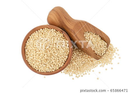 white quinoa seeds in wooden bowl isolated on white background with clipping path and full depth of field. Top view. Flat lay. 65866471