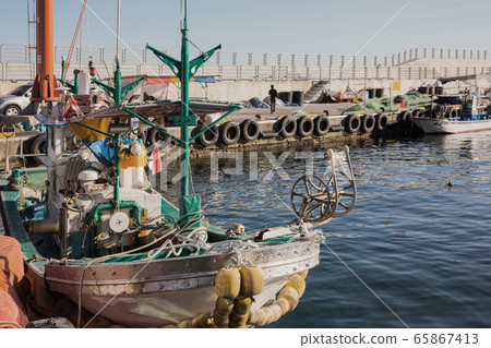 fishing village landscape. fresh fish market at the port in Korea 013 fishing village landscape. fresh fish market at the port in Korea 013 65867413