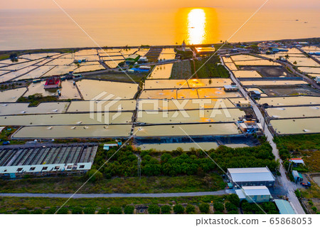 臺灣枋寮海岸養殖漁田Taiwan Fangliao Coastal Farming Fields 65868053