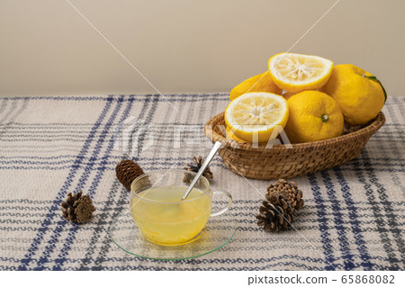 fresh fruit concept. close up of lemons and citrons 136 65868082