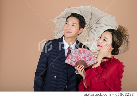 Portrait of female and male in retro fashion and vintage concept 449 Portrait of female and male in retro fashion and vintage concept 449 65868258