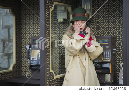 Portrait of female and male in retro fashion and vintage concept 195 65868638