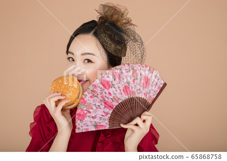 Portrait of female and male in retro fashion and vintage concept 487 65868758