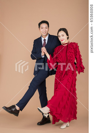 Portrait of female and male in retro fashion and vintage concept 415 Portrait of female and male in retro fashion and vintage concept 415 65868808