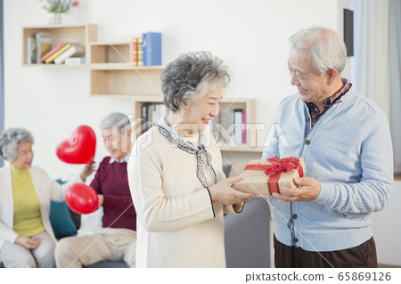 Happy senior life concept. Healthy activities in daily life of senior couple 039 65869126