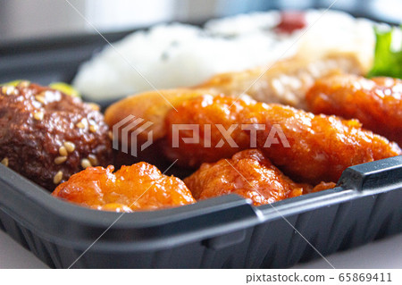 Chinese box lunch 65869411