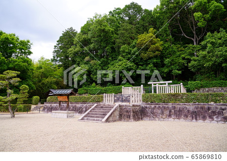 Former Emperor Nahozan Tomb-4 65869810