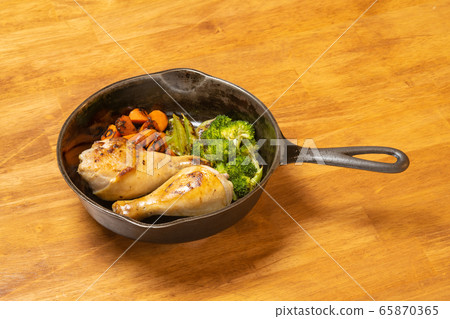 煎鍋,食物,熱,去骨雞,斜頂 煎鍋,食物,熱,去骨雞,斜頂 65870365